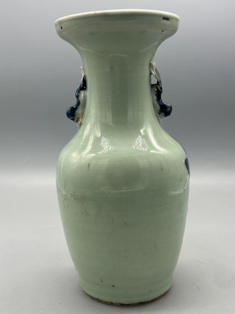 古玩陶瓷豆青釉青花瓶真品鑒賞圖