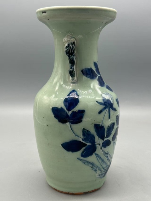 古玩陶瓷豆青釉青花瓶真品鑒賞圖