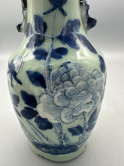 古玩陶瓷豆青釉青花瓶真品鑒賞圖