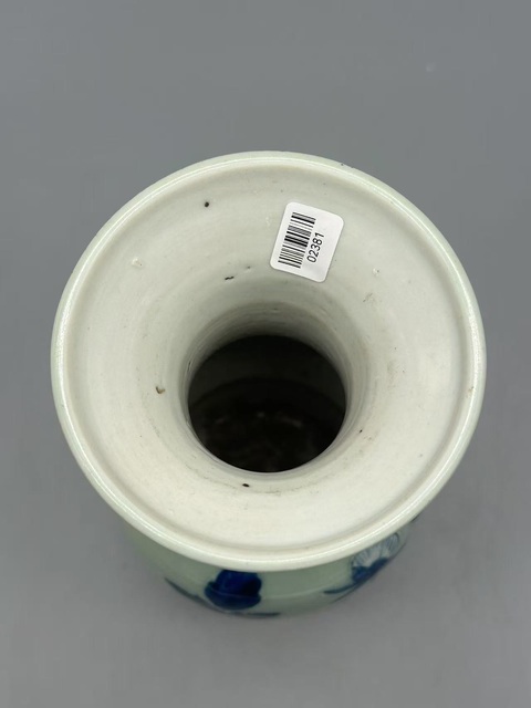古玩陶瓷豆青釉青花瓶真品鑒賞圖