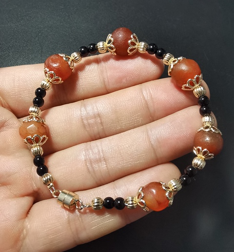 古玩雜項(xiàng)千年多棱瑪瑙手串拍賣(mài)，當(dāng)前價(jià)格399元
