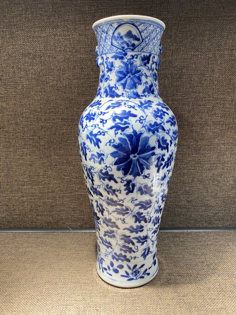 古玩陶瓷光緒青花纏枝蓮紋雙耳瓶真品鑒賞圖