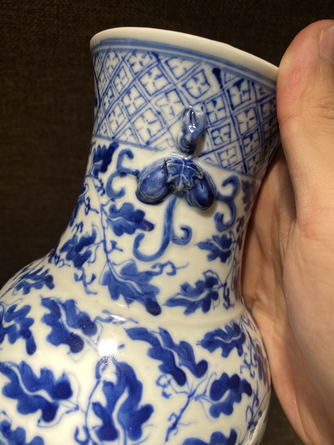 古玩陶瓷光緒青花纏枝蓮紋雙耳瓶真品鑒賞圖
