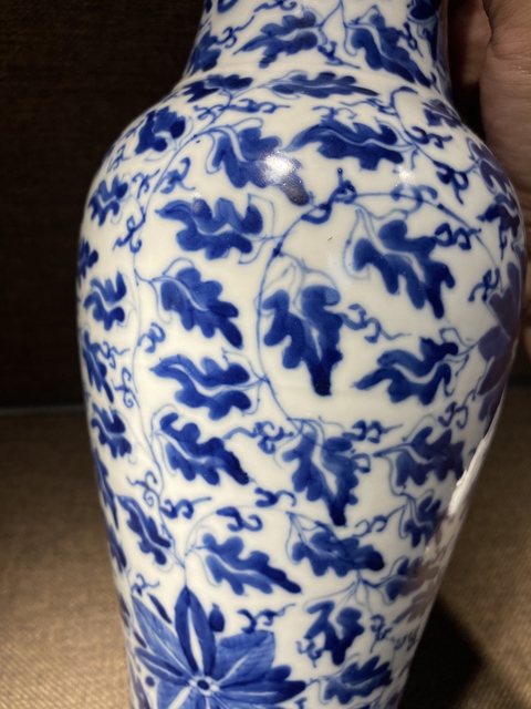 古玩陶瓷光緒青花纏枝蓮紋雙耳瓶真品鑒賞圖