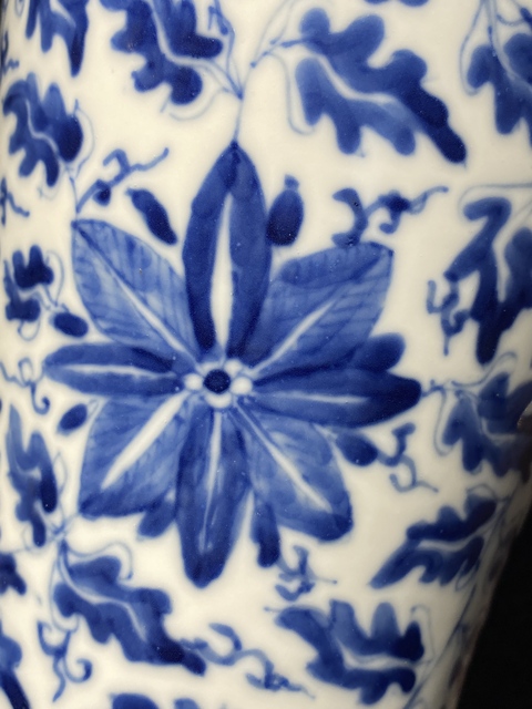 古玩陶瓷光緒青花纏枝蓮紋雙耳瓶真品鑒賞圖
