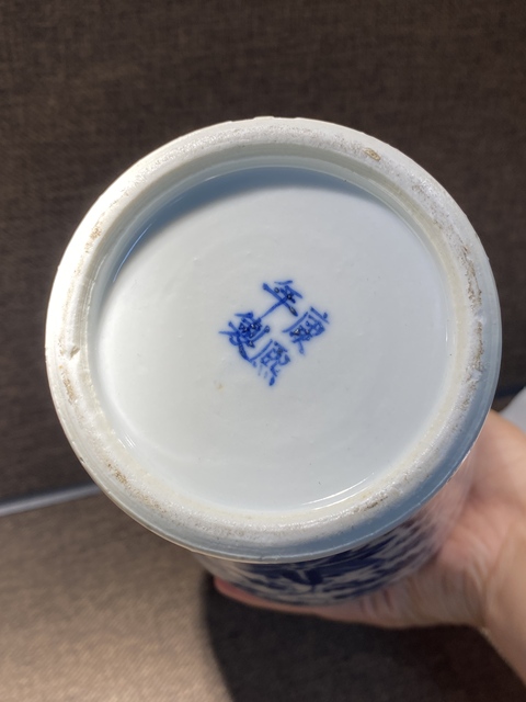 古玩陶瓷光緒青花纏枝蓮紋雙耳瓶真品鑒賞圖