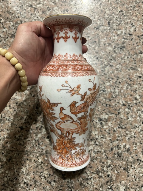 古玩陶瓷出口創匯期花鳥紋觀音瓶真品鑒賞圖