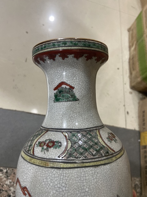 古玩陶瓷哥釉粉彩人物紋盤口瓶真品鑒賞圖