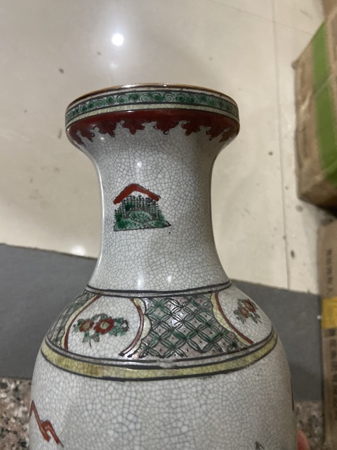 古玩陶瓷哥釉粉彩人物紋盤口瓶真品鑒賞圖