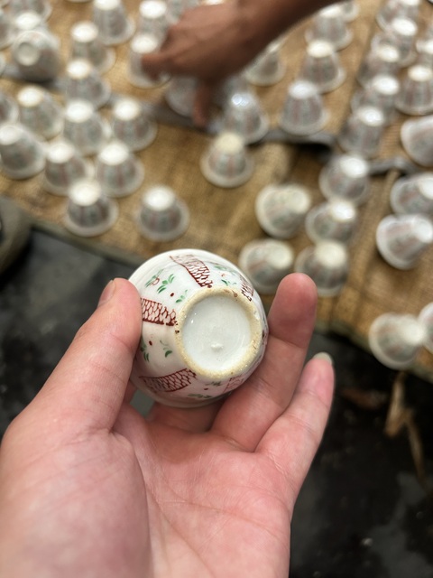 古玩陶瓷創匯時期紅綠彩杯真品鑒賞圖