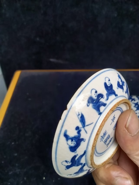 古玩陶瓷晚清煨瓷百子?jì)霊蚣y青花蓋盒拍賣，當(dāng)前價(jià)格5000元