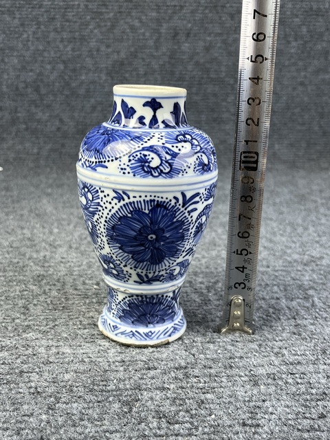 古玩陶瓷青花團花紋雞腿瓶真品鑒賞圖