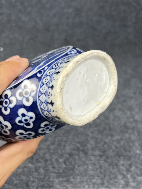 古玩陶瓷青花山水亭臺樓閣人物故事紋抱月瓶真品鑒賞圖