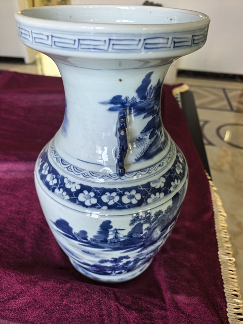 古玩陶瓷青花盤口瓶真品鑒賞圖