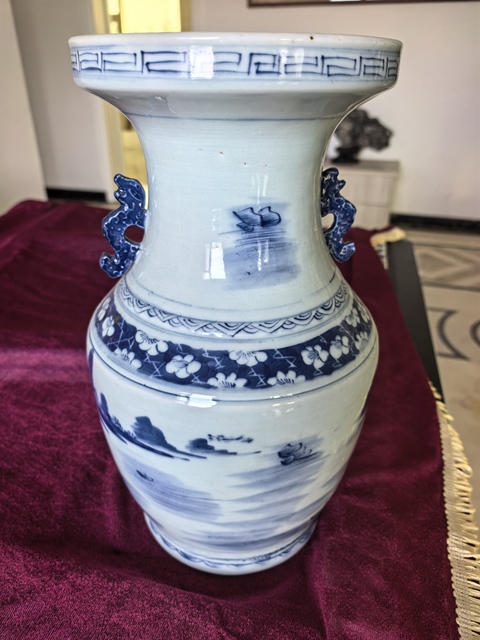古玩陶瓷青花盤口瓶真品鑒賞圖
