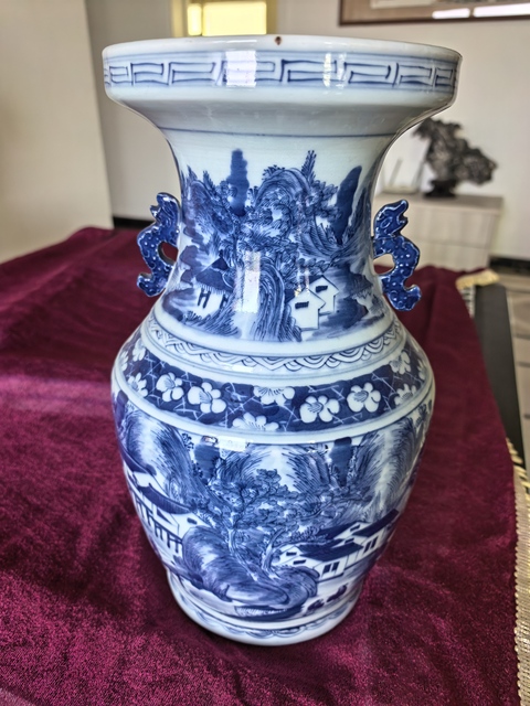 古玩陶瓷青花盤口瓶真品鑒賞圖