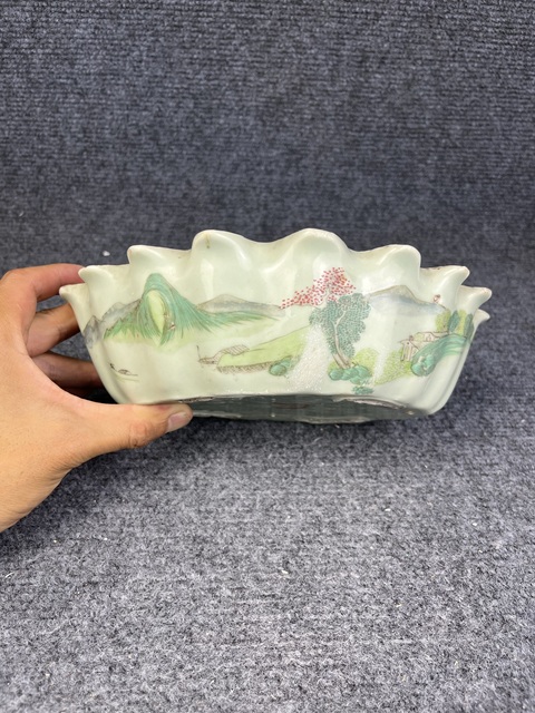 古玩陶瓷豆青加彩山水風景紋花口水仙盆真品鑒賞圖