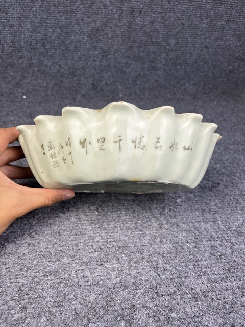 古玩陶瓷豆青加彩山水風景紋花口水仙盆真品鑒賞圖