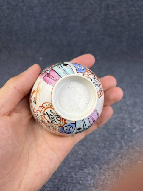 古玩陶瓷乾隆廣彩滿大人花口杯真品鑒賞圖