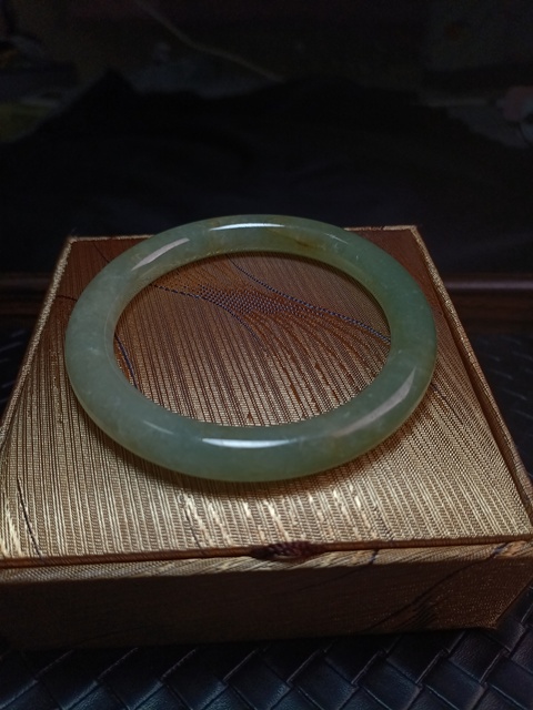 古玩玉器極美清代冰糯天然翡翠手鐲拍賣，當前價格11000元