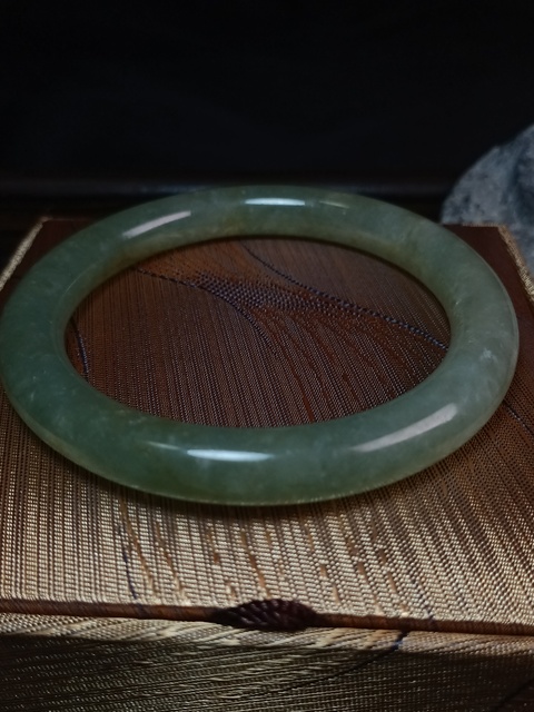 古玩玉器極美清代冰糯天然翡翠手鐲拍賣，當前價格11000元