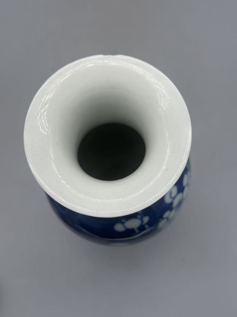 古玩陶瓷青花留白冰梅紋觀音瓶真品鑒賞圖