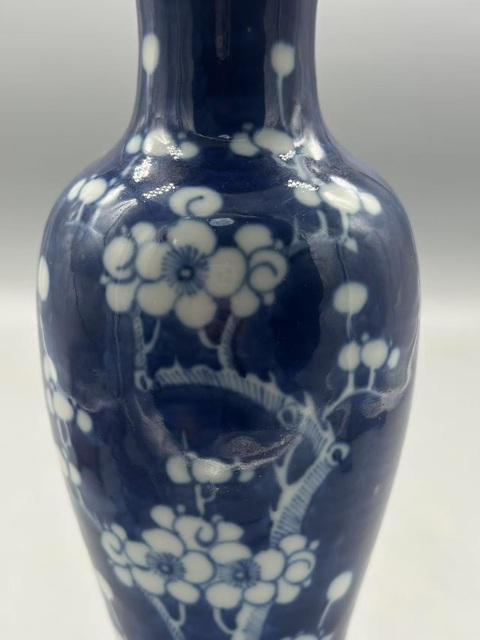 古玩陶瓷青花留白冰梅紋觀音瓶真品鑒賞圖