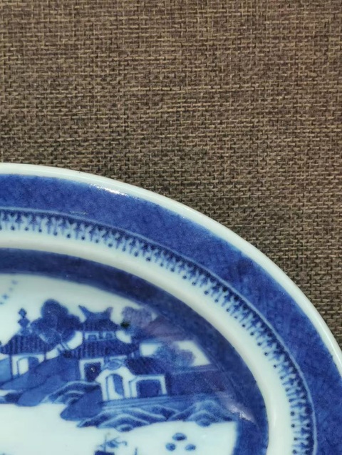 古玩陶瓷樓臺亭閣山水紋青花盤真品鑒賞圖