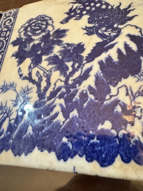 古玩陶瓷青花獅紋脈枕真品鑒賞圖