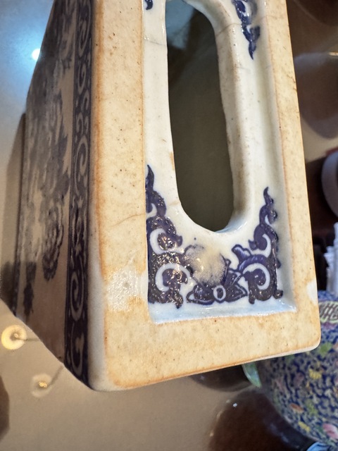 古玩陶瓷青花獅紋脈枕真品鑒賞圖