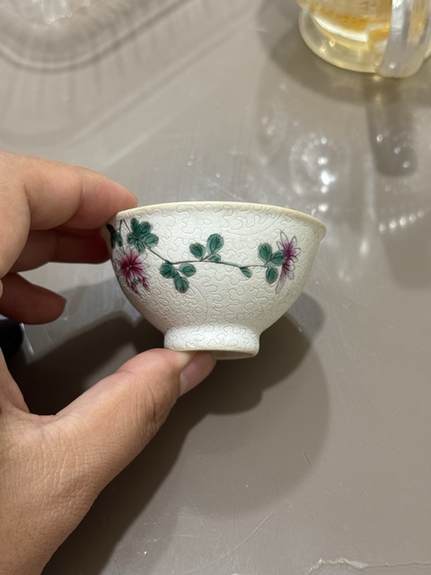古玩陶瓷清中期扎道紋花卉紋杯真品鑒賞圖
