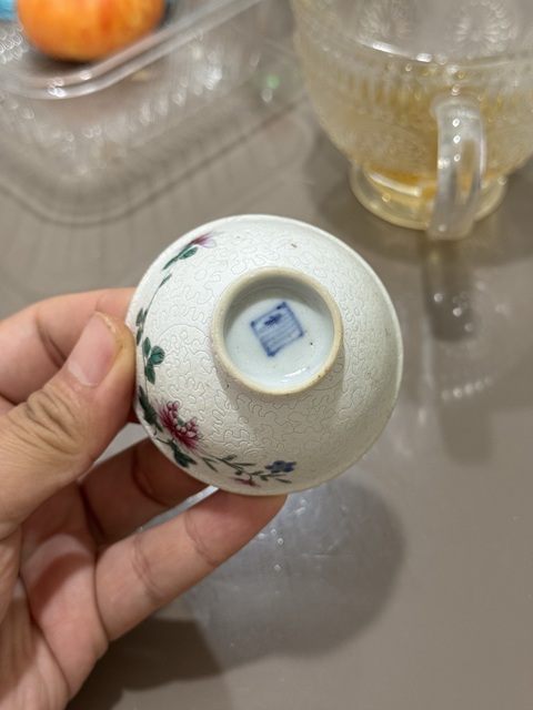 古玩陶瓷清中期扎道紋花卉紋杯真品鑒賞圖