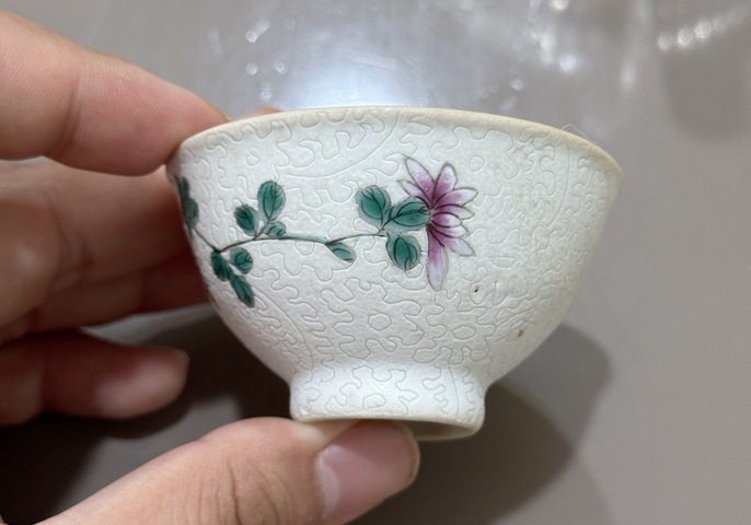 古玩陶瓷清中期扎道紋花卉紋杯真品鑒賞圖