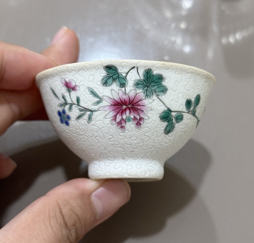古玩陶瓷清中期扎道紋花卉紋杯真品鑒賞圖