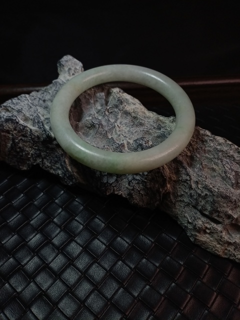 古玩玉器清代天然翡翠手鐲拍賣，當(dāng)前價(jià)格9500元