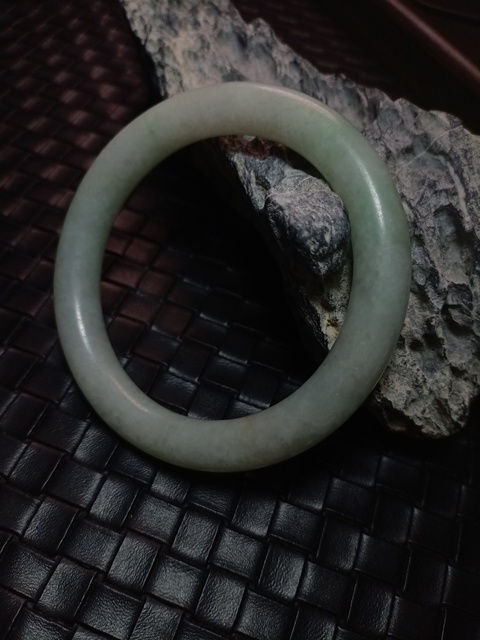 古玩玉器清代天然翡翠手鐲拍賣，當(dāng)前價(jià)格9500元