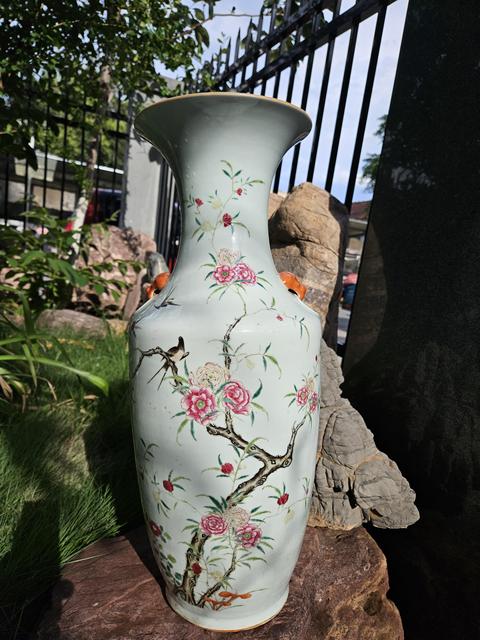 古玩陶瓷花鳥(niǎo)紋粉彩瓶真品鑒賞圖