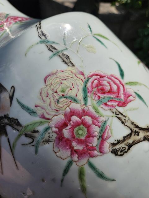 古玩陶瓷花鳥(niǎo)紋粉彩瓶真品鑒賞圖