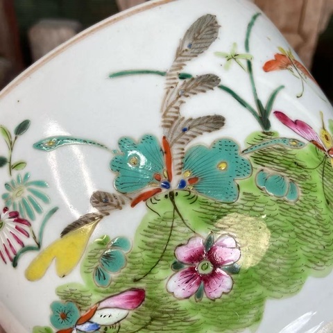 古玩陶瓷花蝶紋粉彩蓋缸真品鑒賞圖