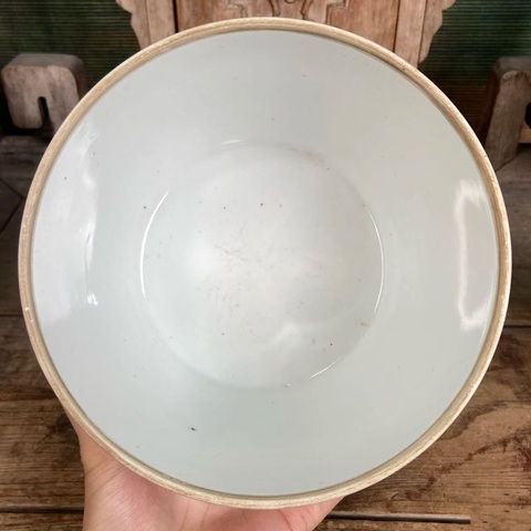 古玩陶瓷花蝶紋粉彩蓋缸真品鑒賞圖