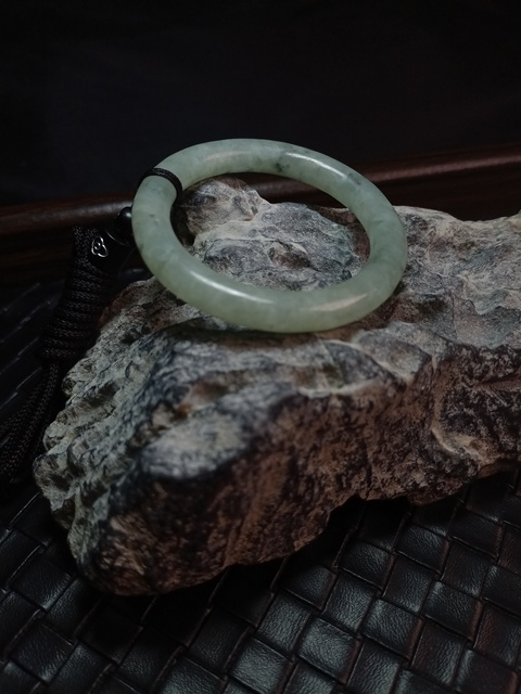 古玩玉器（一口價放漏）清代天然翡翠“素紋環(huán)”拍賣，當前價格1500元