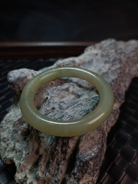古玩玉器清代天然翡翠雕“素紋環”拍賣，當前價格1800元