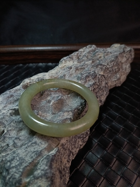 古玩玉器清代天然翡翠雕“素紋環”拍賣，當前價格1800元