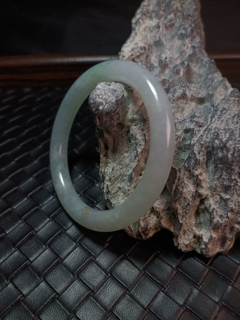 清代冰糯天然翡翠手鐲拍賣，當前價格15000元