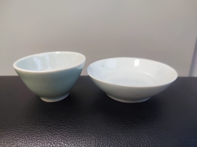 古玩陶瓷豆青釉杯盤真品鑒賞圖