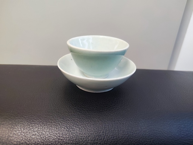 古玩陶瓷豆青釉杯盤真品鑒賞圖