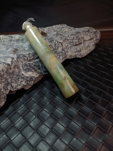 古玩玉器(放漏了)清代翡翠雕“素紋翎管”拍賣,當(dāng)前價格4688元