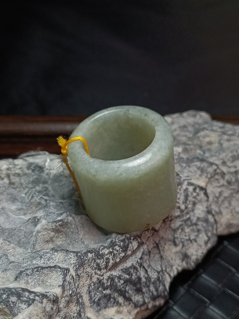 古玩玉器（一口價放漏）清代翡翠雕“素紋扳指”拍賣，當前價格2800元