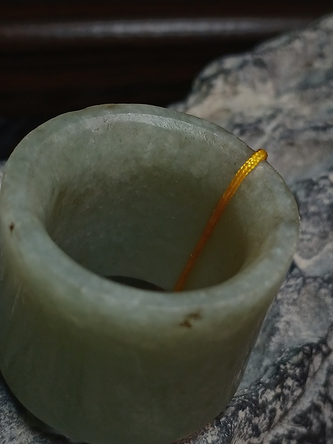古玩玉器（一口價放漏）清代翡翠雕“素紋扳指”拍賣，當前價格2800元