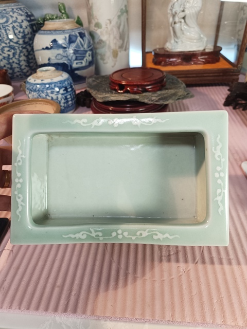 古玩陶瓷豆青釉堆白花卉紋四方花盆真品鑒賞圖